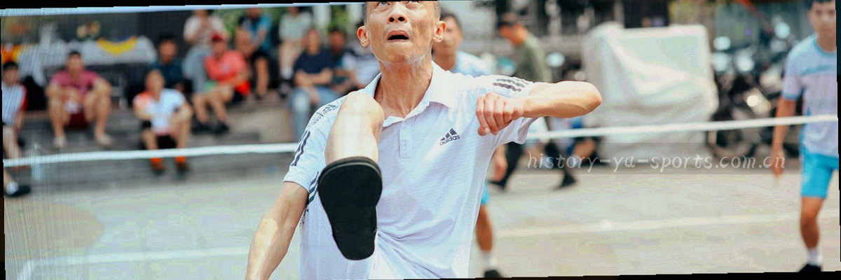 欧洲五大联赛球场夜景与亚洲一座体育场并排的合成图